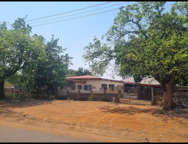 3 BEDROOM HOUSE FOR SALE IN OOS EINDE